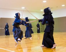 武道の授業で相撲を行うこともある剣道場

