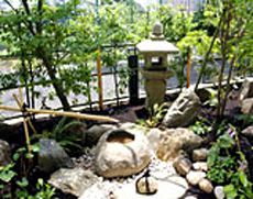 歴史を刻み季節と一体となった日本庭園
