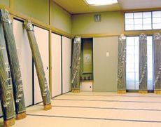 日本文化部が茶や琴を扱う和室