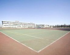 硬式テニス部が活動するテニスコート

