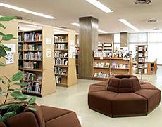卒業生も利用できる図書館