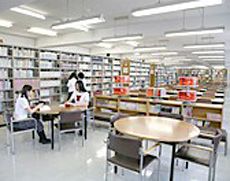 70,000冊余りの蔵書を誇る図書館