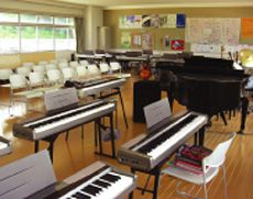 多目的な活動に活用できる音楽室
