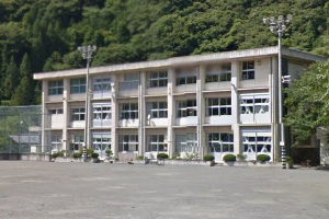 [公立中高一貫教育校 偏差値ランキング（2024年度） 2位] 上野村立上野中学校