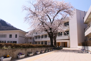 [埼玉県の私立中学校 偏差値ランキング（2021年度） 4位] 小鹿野町立小鹿野中学校