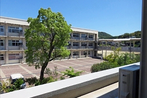[制服が無い私立中学校 偏差値ランキング（2021年度） 3位] 岡山大学教育学部附属中学校