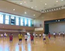 授業や部活動で盛んに利用されるアリーナ