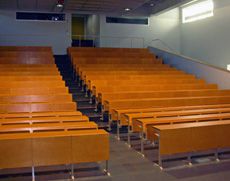 240席が用意されている大講義室