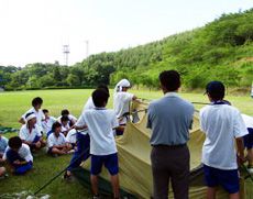 海浜教室でのテント立て講習
