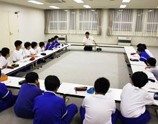 宿泊学習に取り組む生徒達
