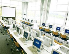 情報学習に利用する端末用の教室
