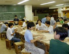 木材・金属加工の学習に適した加工技術室
