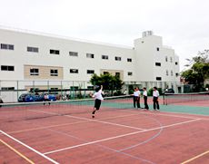 軟式・公式合計で7面あるテニスコート