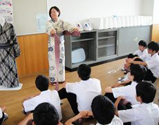 着付け教室にて日本の文化を学ぶ