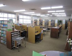 広島市を一望できる景色の綺麗な図書室