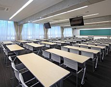 学業以外の学びの間になる視聴覚室
