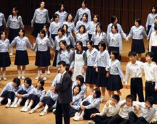 創作音楽ドラマの発表の様子