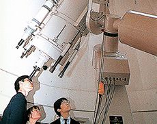 口径40cmの反射望遠鏡を備えた展望台