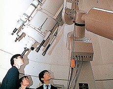 口径40cmの反射望遠鏡を備えた展望台