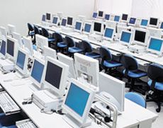1人1台体制で授業するコンピュータ室