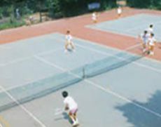 ハード、クレー2種類のテニスコート