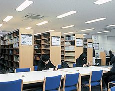 学習スペースが確保された図書館
