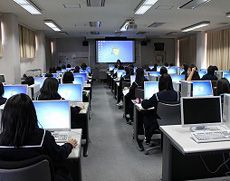 情報や総合学習に利用するコンピュータ室