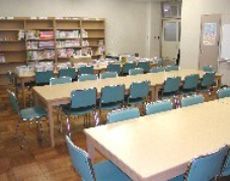 中学用、高校用で分けられている図書室
