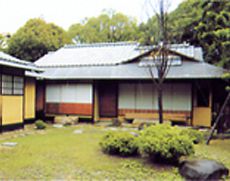 卒業生の寄贈で建てられた茶室「松風庵」