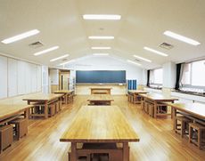 のびのびとした感性が作品になる美術室
