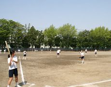 ソフト、陸上部も利用するグラウンド
