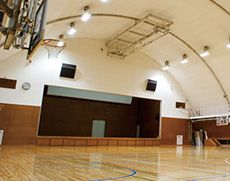 約1,000人の収容能力がある体育館
