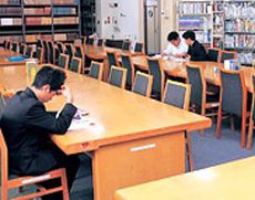 施設の中で最も利用度の高い図書館
