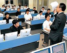 適した学習形態で学ぶコンピュータ教室
