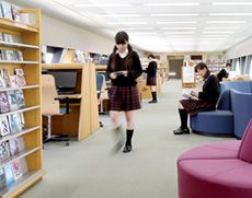 スカイツリーが見える図書室、コリドール
