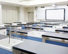 高性能な機器が揃ったサイエンスラボ