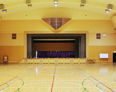ロールバックチェアを採用したホール