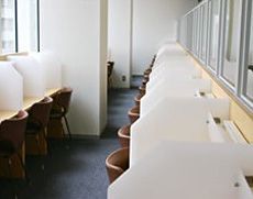 静かで勉学に集中できる環境の自習室