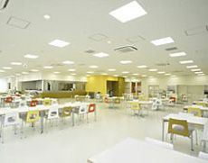 3階すべてのフロアを利用した食堂