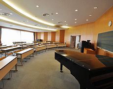 扇型で発表などに適した音楽教室
