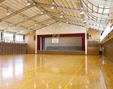 バスケットボール部が活動する体育館