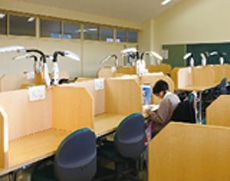 集中した学習時間を確保できる自習室
