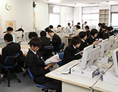 学びを深める3つのマルチメディアルーム
