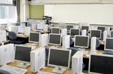 高度な情報教育を行えるコンピュータ室