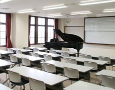 楽器練習用に個別練習室がある音楽室