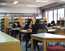多様な情報収集に活用される図書館