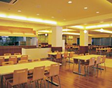 できたての温かい料理を提供する食堂