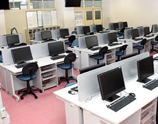 情報社会で活きる才を得るコンピュータ室