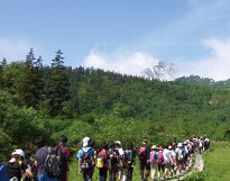 日本アルプスの青陵を体験する夏季学校
