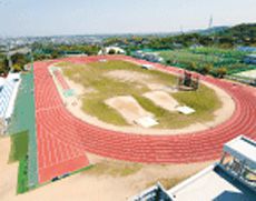 全天候型で第三種公認の陸上競技場